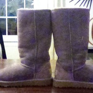 Like new!!!  Violet ugh boots